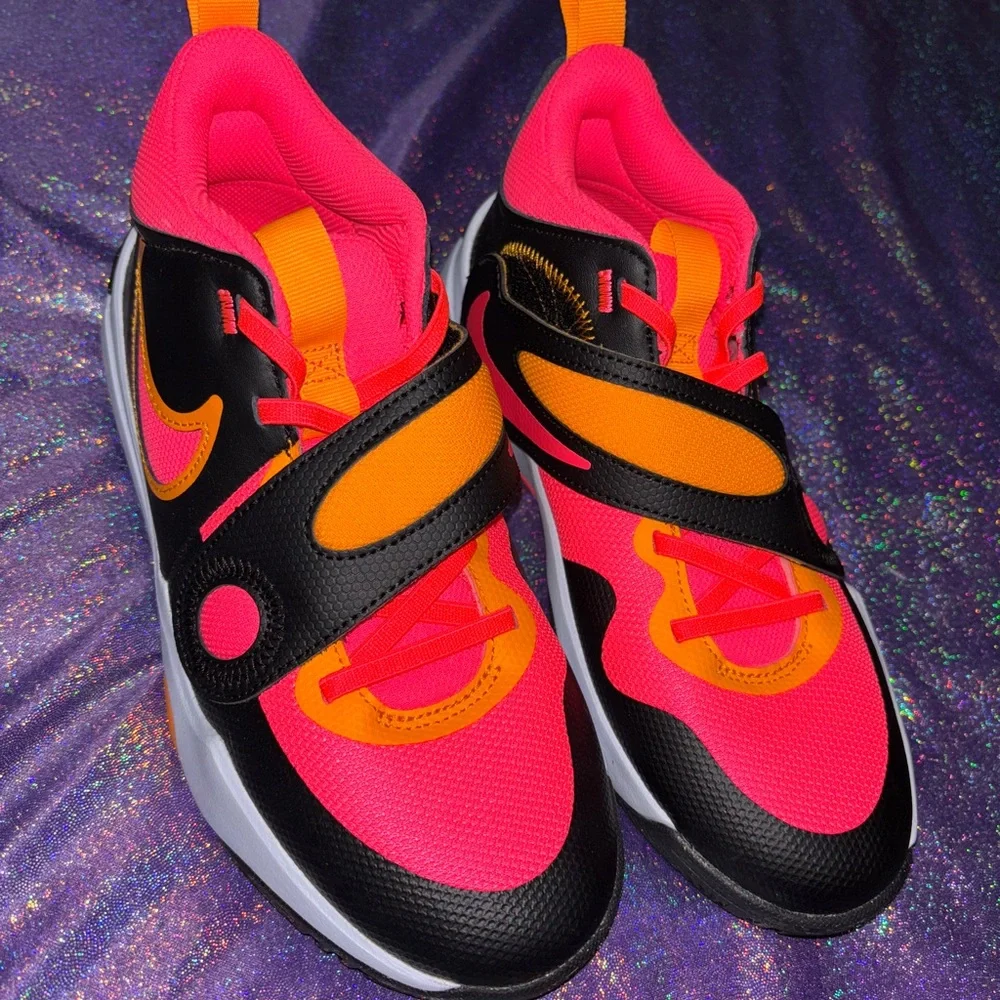 Nike Team Hustle D 11 Big Kids Basketball Shoes